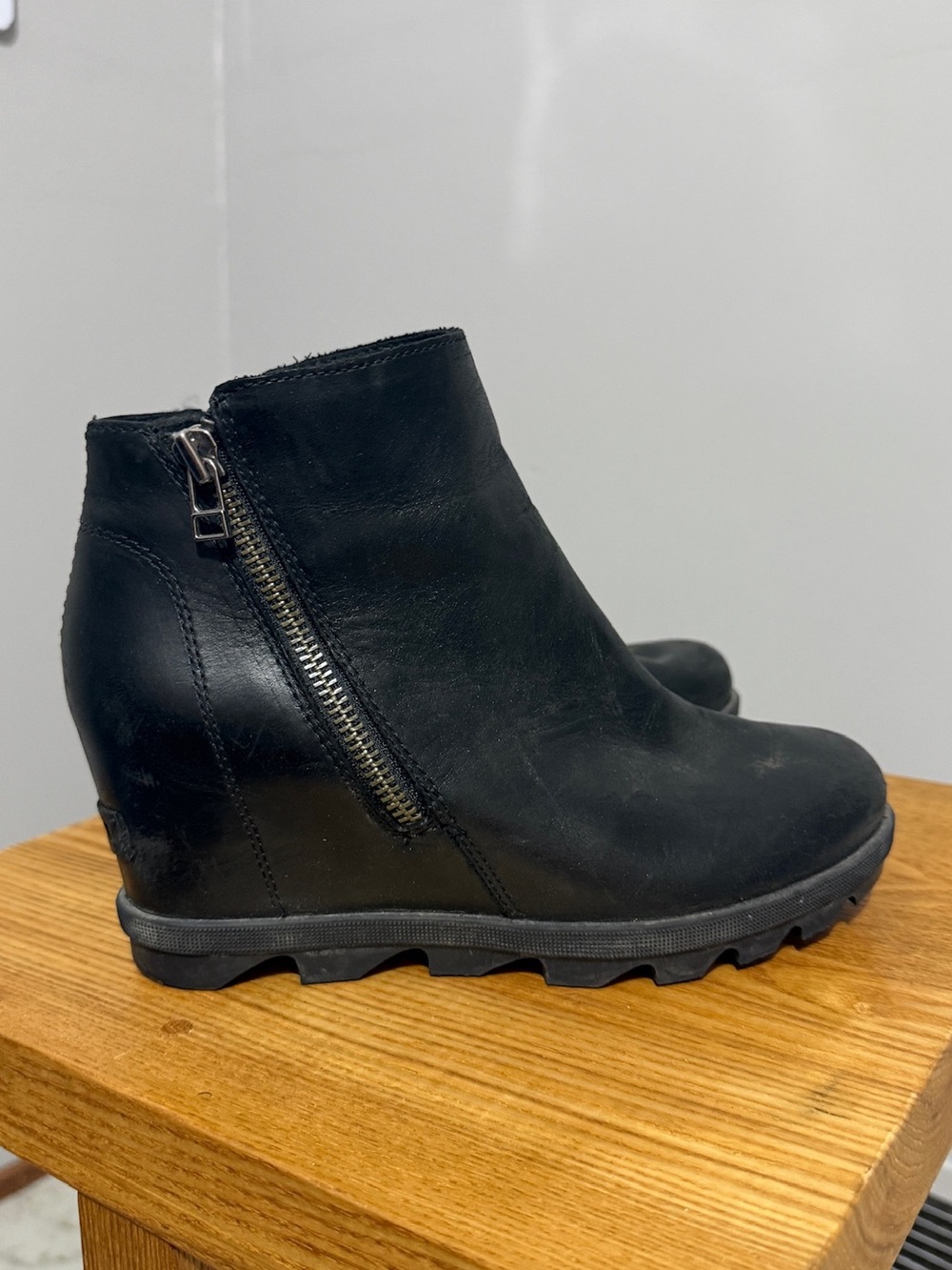 Sorel Joan of Arctic Wedge II Zip Booties Womens 8 Black Leather Waterproof